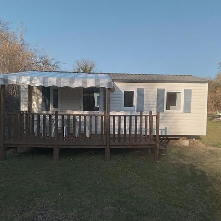 Mobile Home Sleeps 4 Monsec Ngoại thất bức ảnh